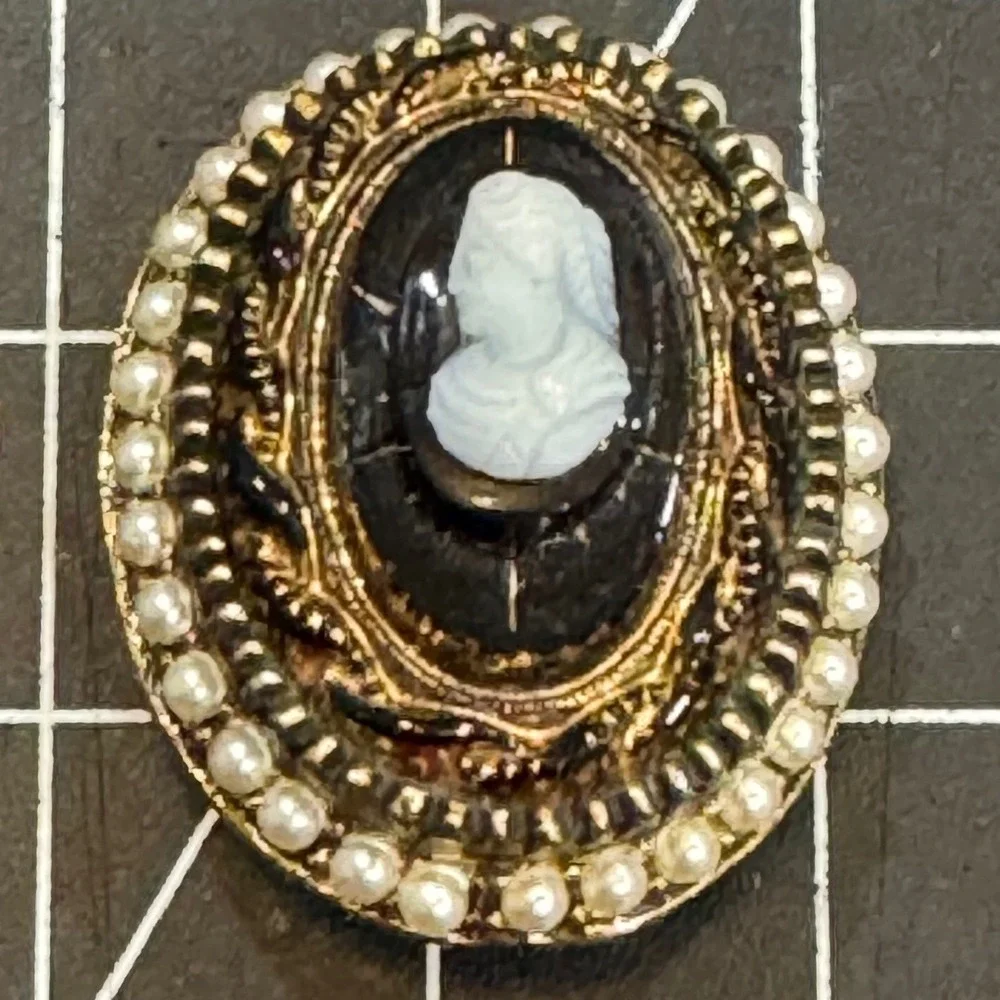 Vintage Ornate Cameo Brooch Faux Pearl Gold Tone Victorian Style Fleur de Lis